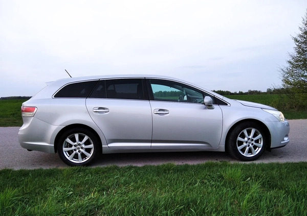 Toyota Avensis cena 27400 przebieg: 305000, rok produkcji 2011 z Garwolin małe 466